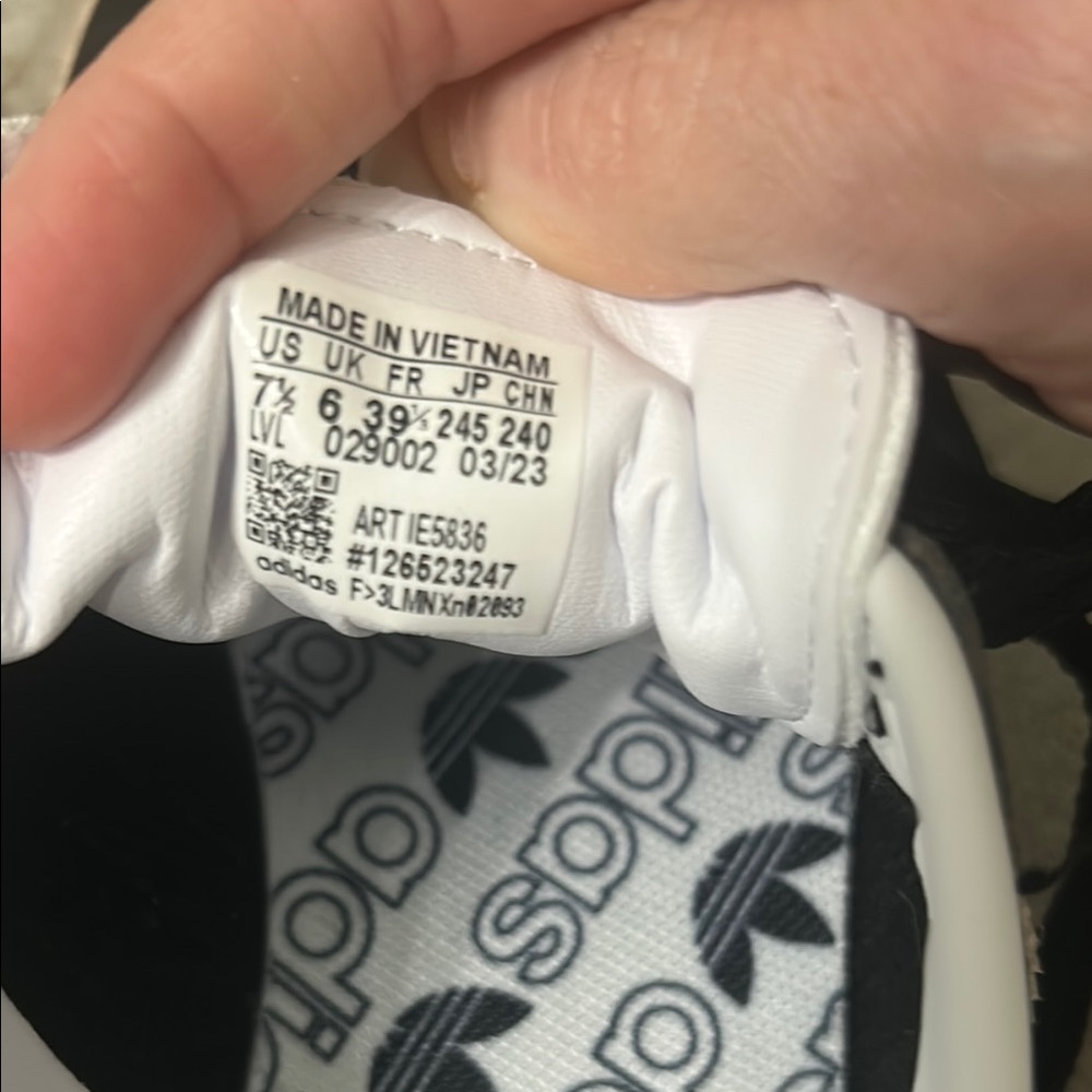 adidas Samba Low-Top Black, White & Gum women’s Sneakers - Picture 4 of 6